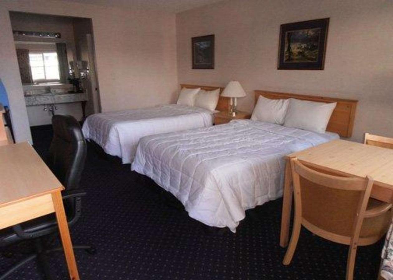 Econo Lodge Inn & Suites Central Medford Exteriör bild